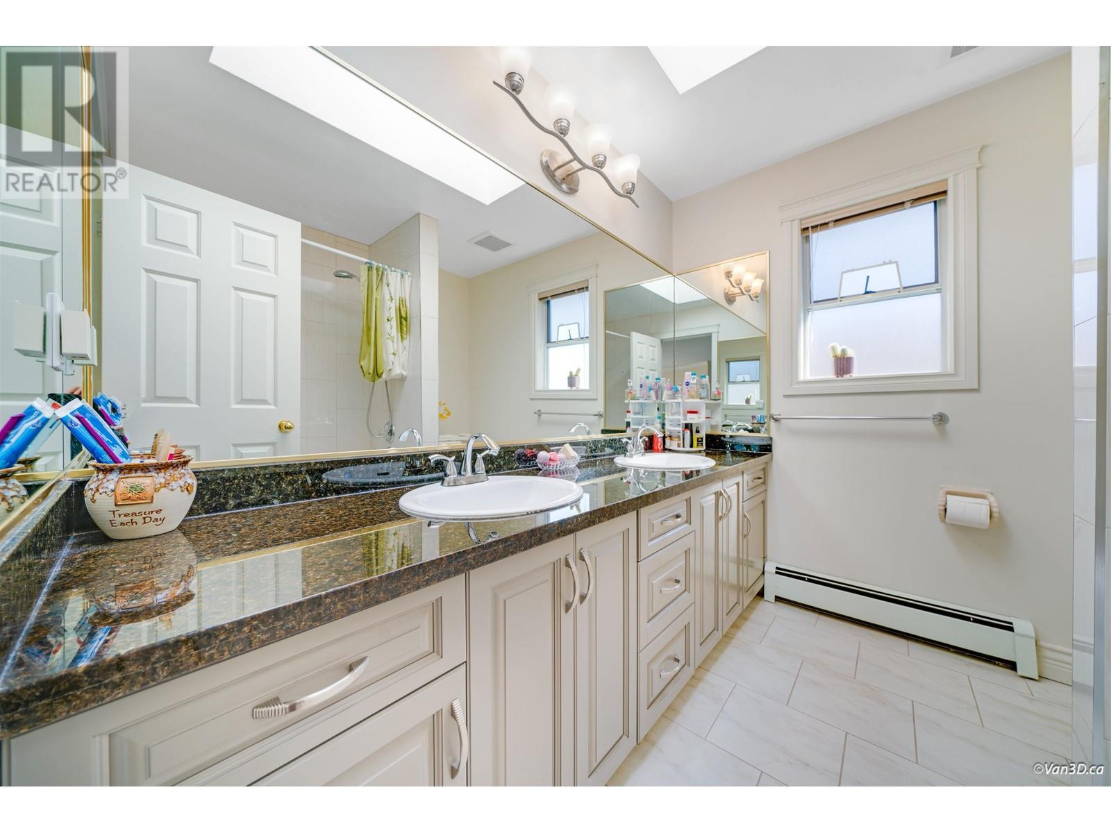 6169 Lochdale Street, Burnaby, British Columbia  V5B 2M6 - Photo 29 - R2862617
