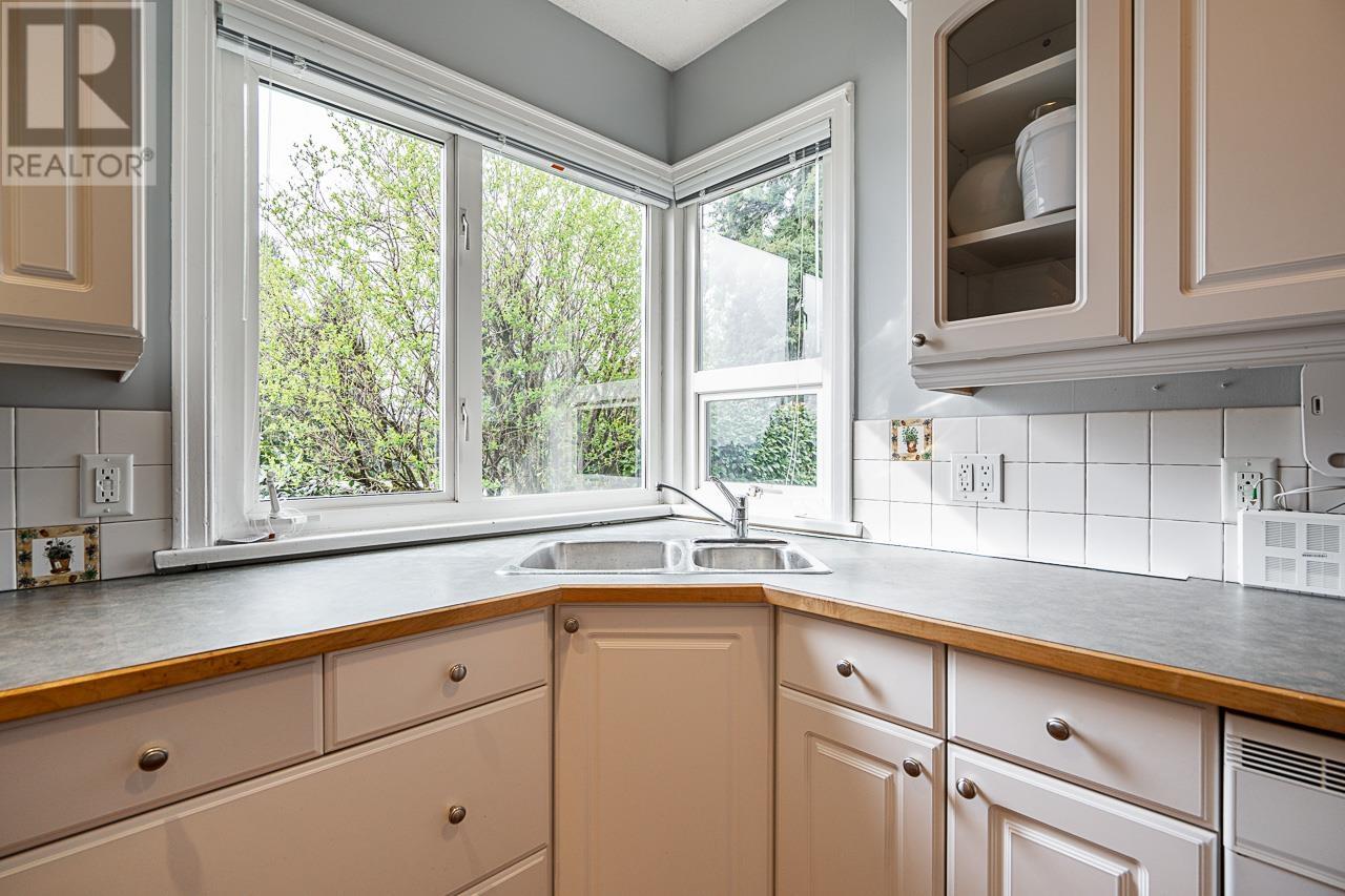 321 Devoy Street, New Westminster, British Columbia  V3L 4E8 - Photo 9 - R2862722