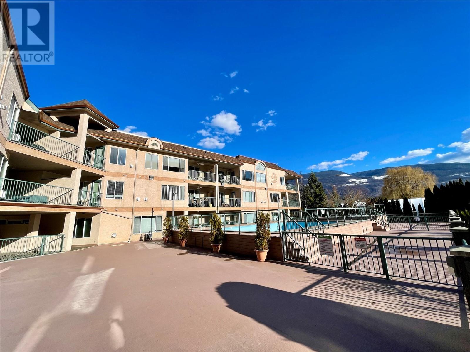 1002 Riverside Avenue Unit# 207 Sicamous