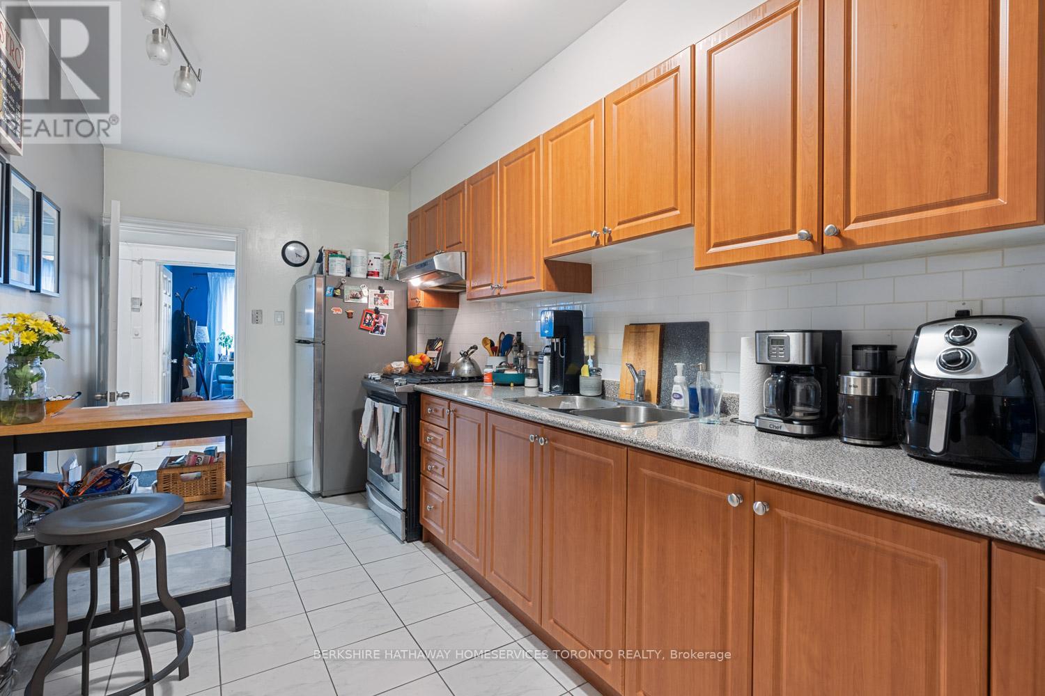 682 College St, Toronto, Ontario  M6G 1C1 - Photo 6 - C8172148