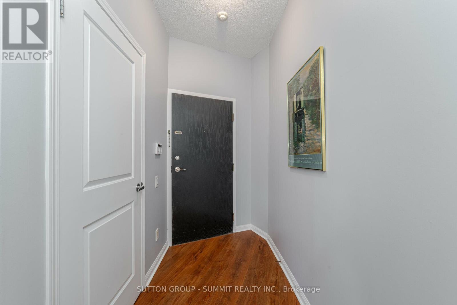#304 -15 Windermere Ave, Toronto, Ontario  M6S 5A2 - Photo 5 - W8171210