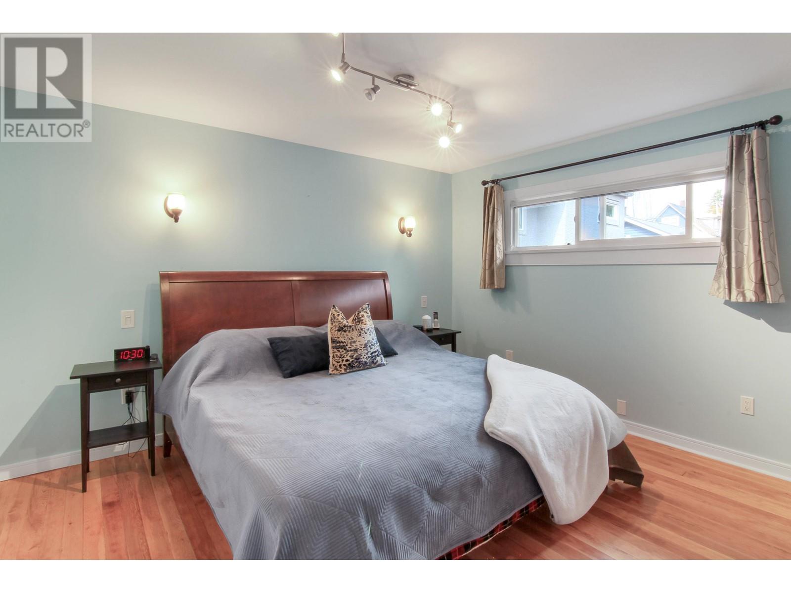 1205 Seventh Avenue, New Westminster, British Columbia  V3M 2J8 - Photo 3 - R2862924