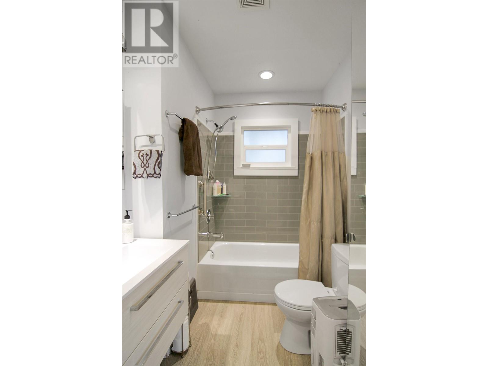 1205 Seventh Avenue, New Westminster, British Columbia  V3M 2J8 - Photo 6 - R2862924