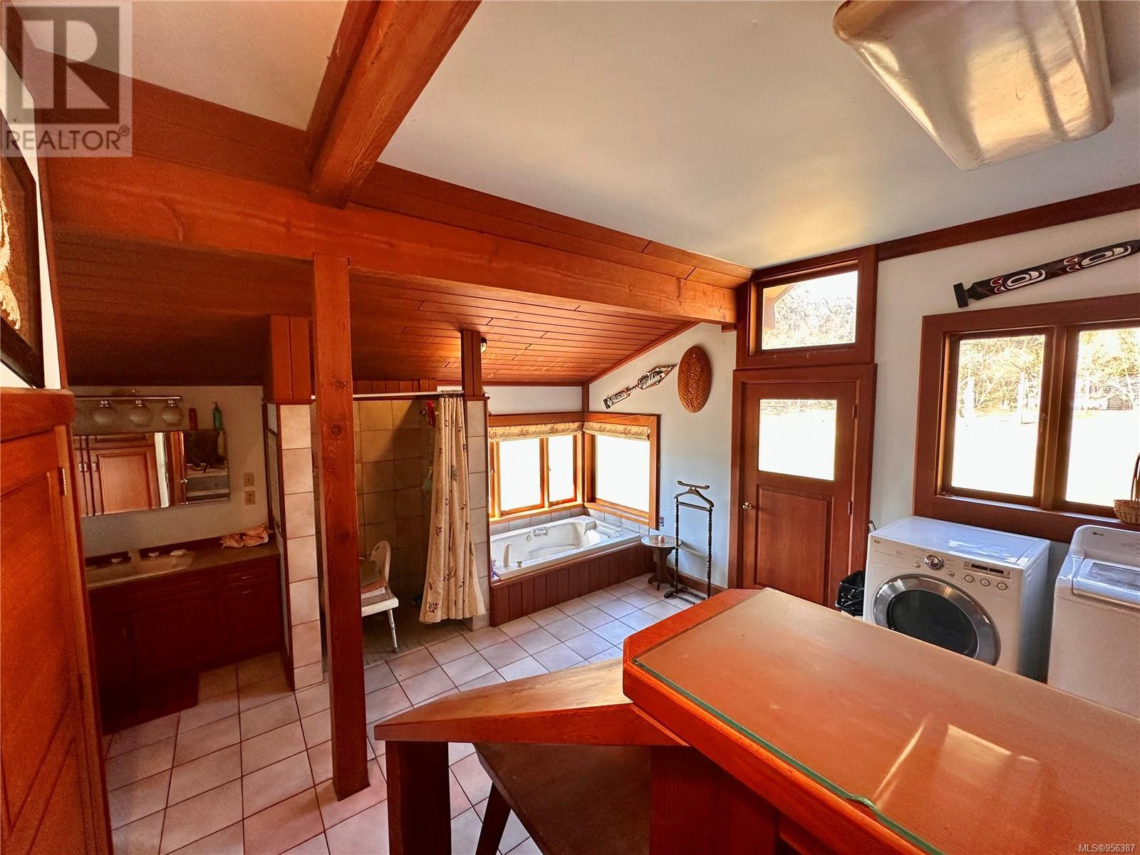 243 Cape Mudge Rd, Quadra Island, British Columbia  V0P 1N0 - Photo 10 - 956387