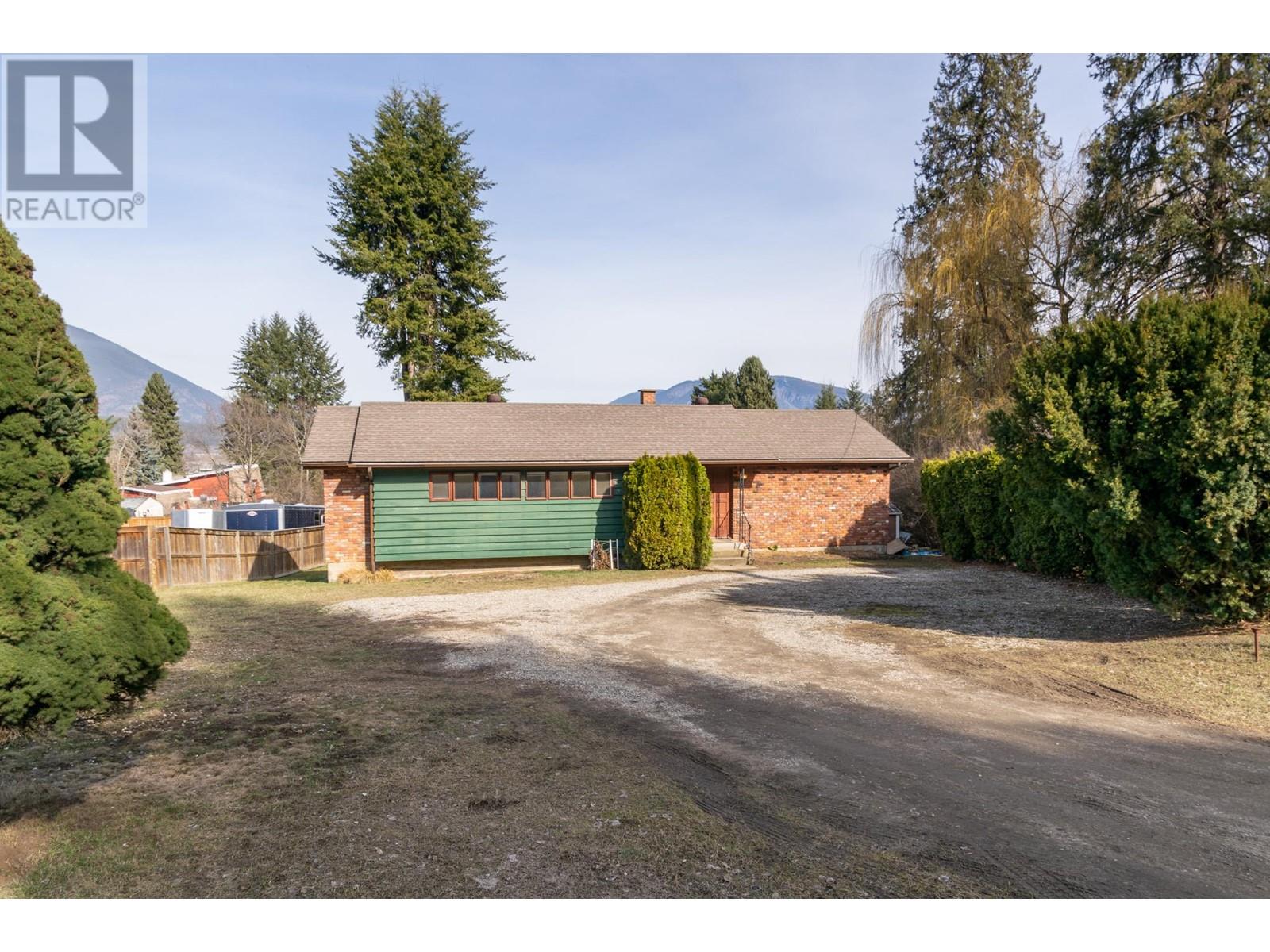 881 Foothill Road, SW Salmon Arm, Salmon Arm 
