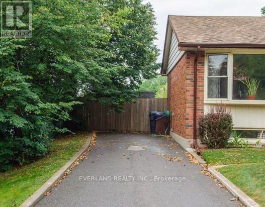 4 Highhill Dr, Toronto, Ontario  M1T 1N6 - Photo 2 - E8173626