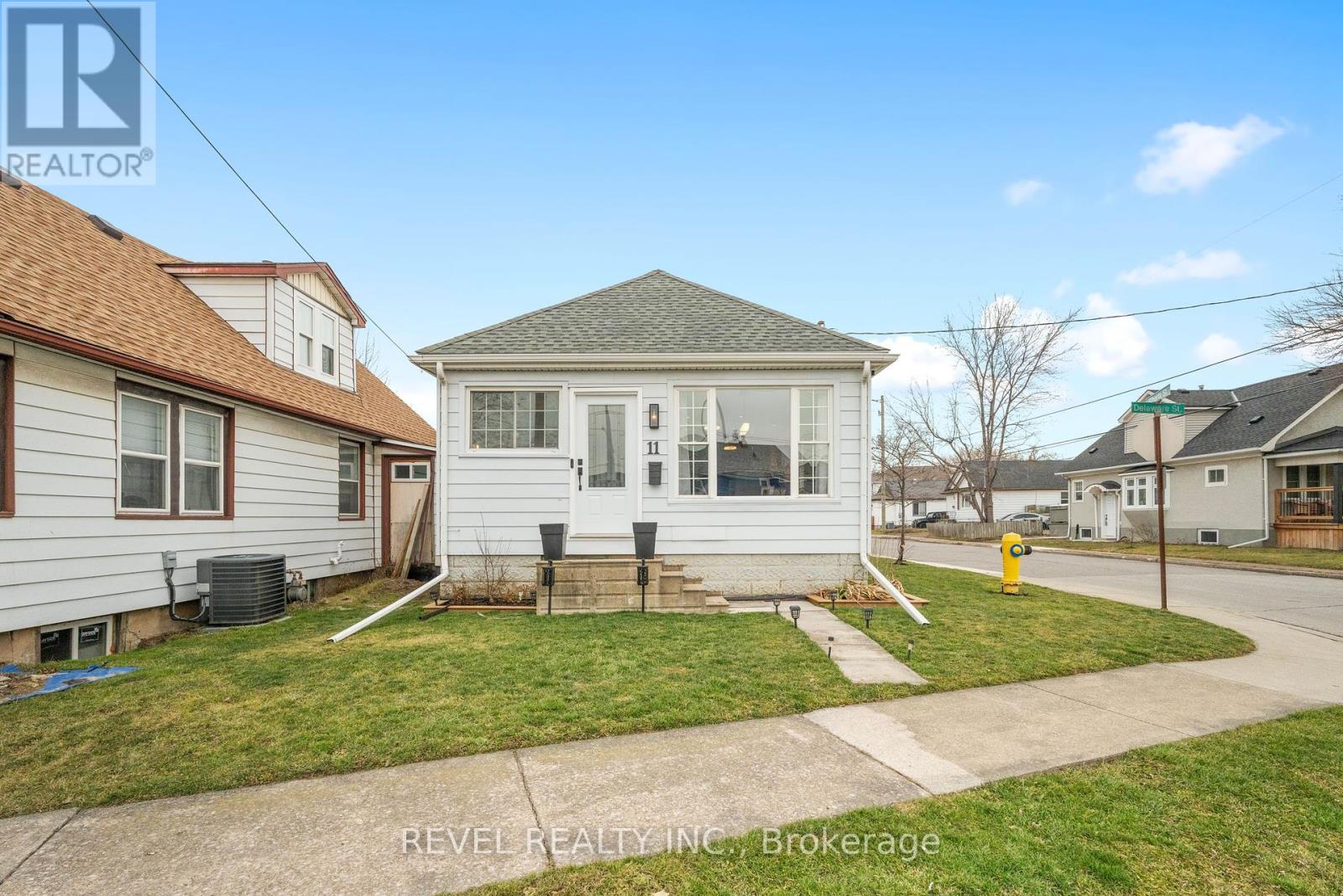 11 Delaware St, St. Catharines, Ontario  L2M 5L7 - Photo 1 - X8174026