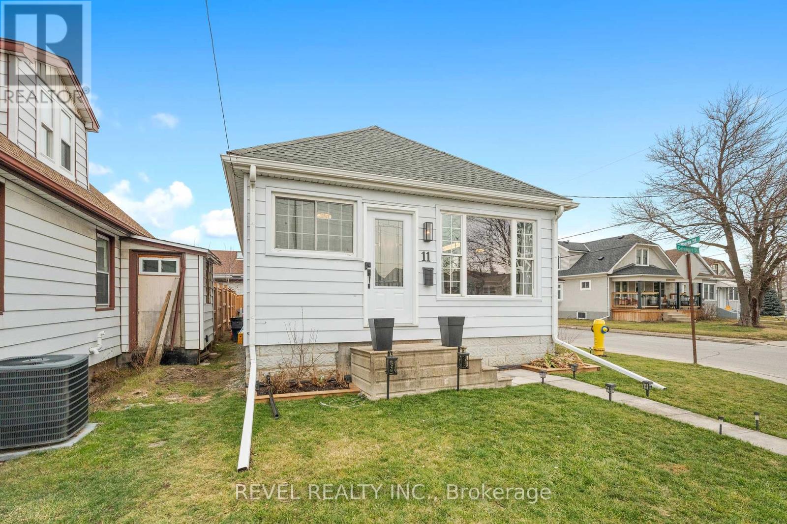 11 Delaware St, St. Catharines, Ontario  L2M 5L7 - Photo 2 - X8174026
