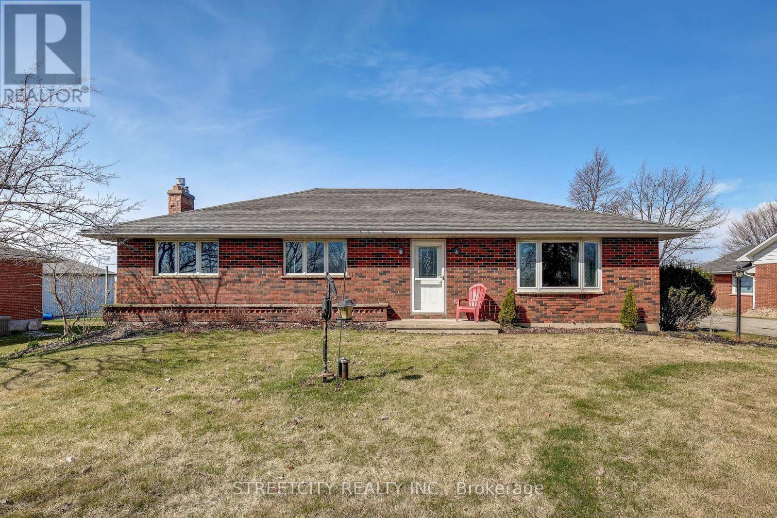 7203 Sunset Rd, Central Elgin, Ontario  N5P 3S8 - Photo 1 - X8174236