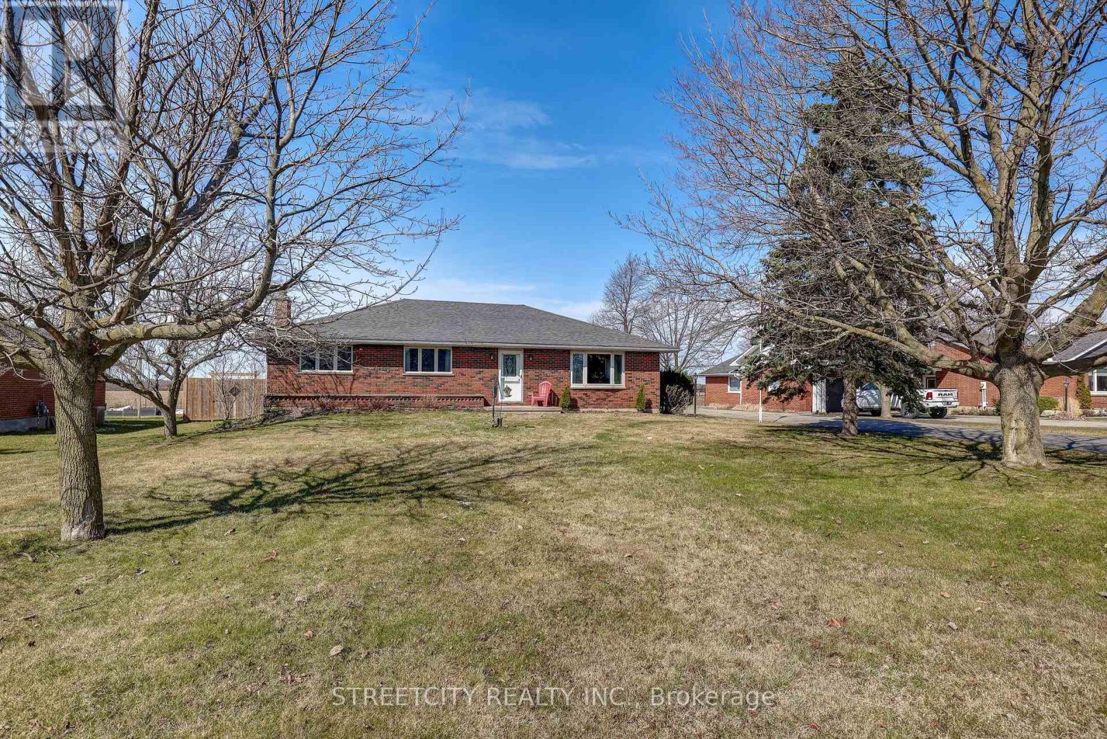 7203 Sunset Rd, Central Elgin, Ontario  N5P 3S8 - Photo 3 - X8174236