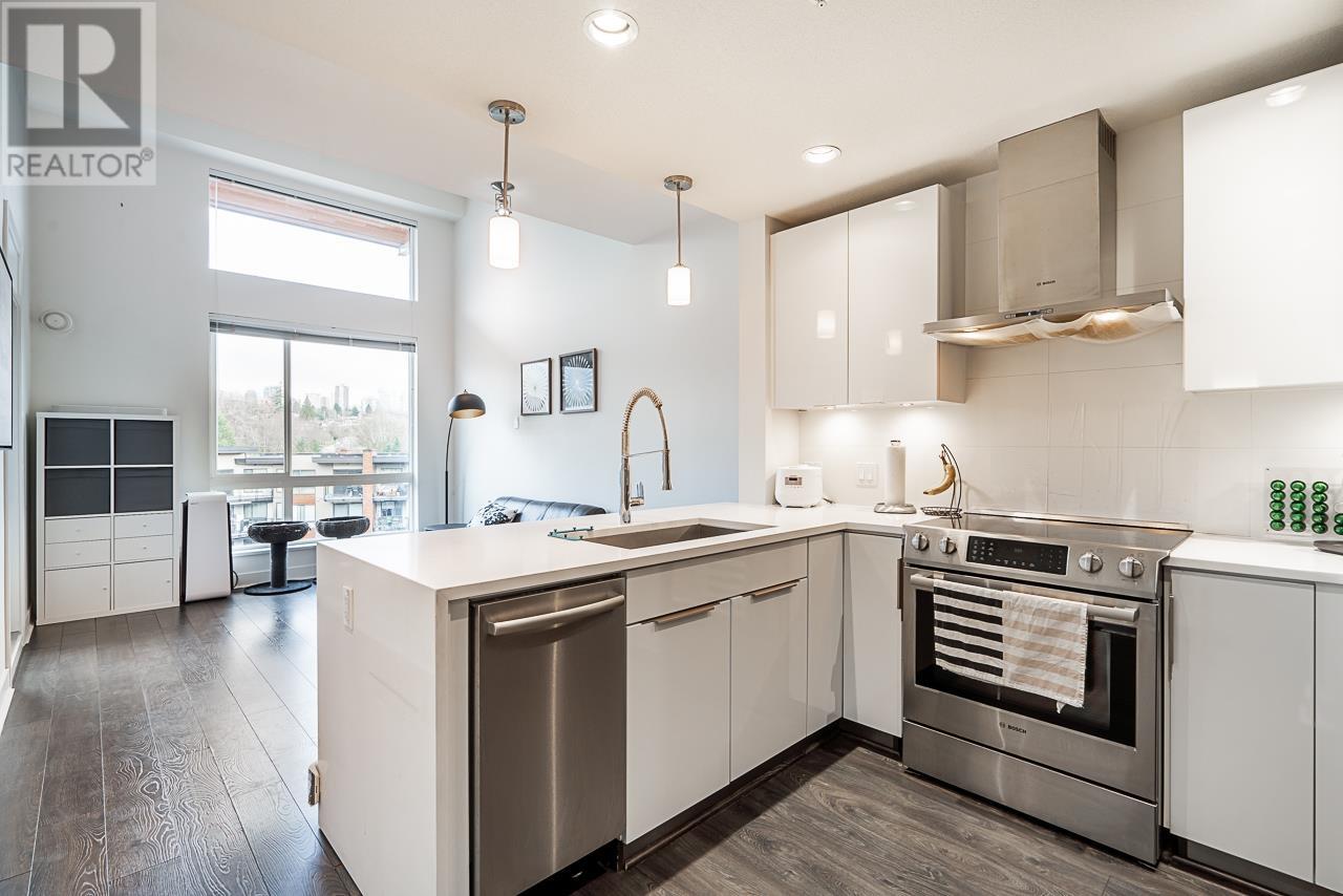 733 W 3rd Street, North Vancouver, British Columbia  V7M 0C8 - Photo 2 - R2863041