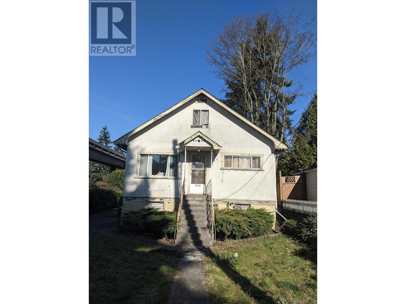 2323 Dublin Street, New Westminster, British Columbia  V3M 3B3 - Photo 1 - R2863036