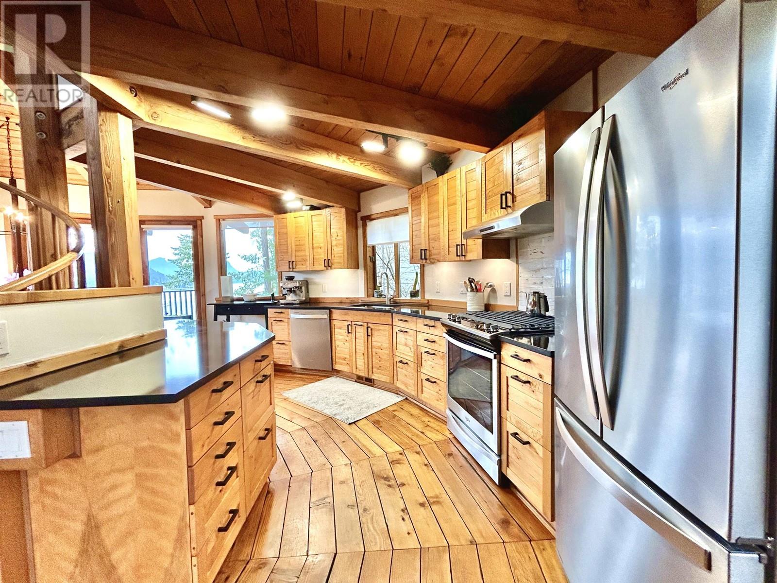 395 Skyline Drive, Gibsons, British Columbia  V0N 1V8 - Photo 14 - R2863040