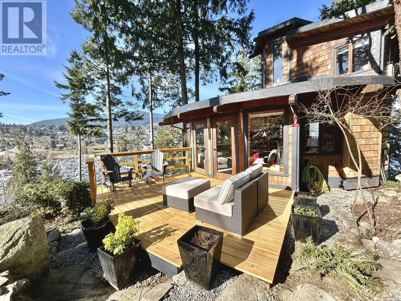 395 Skyline Drive, Gibsons, British Columbia  V0N 1V8 - Photo 2 - R2863040