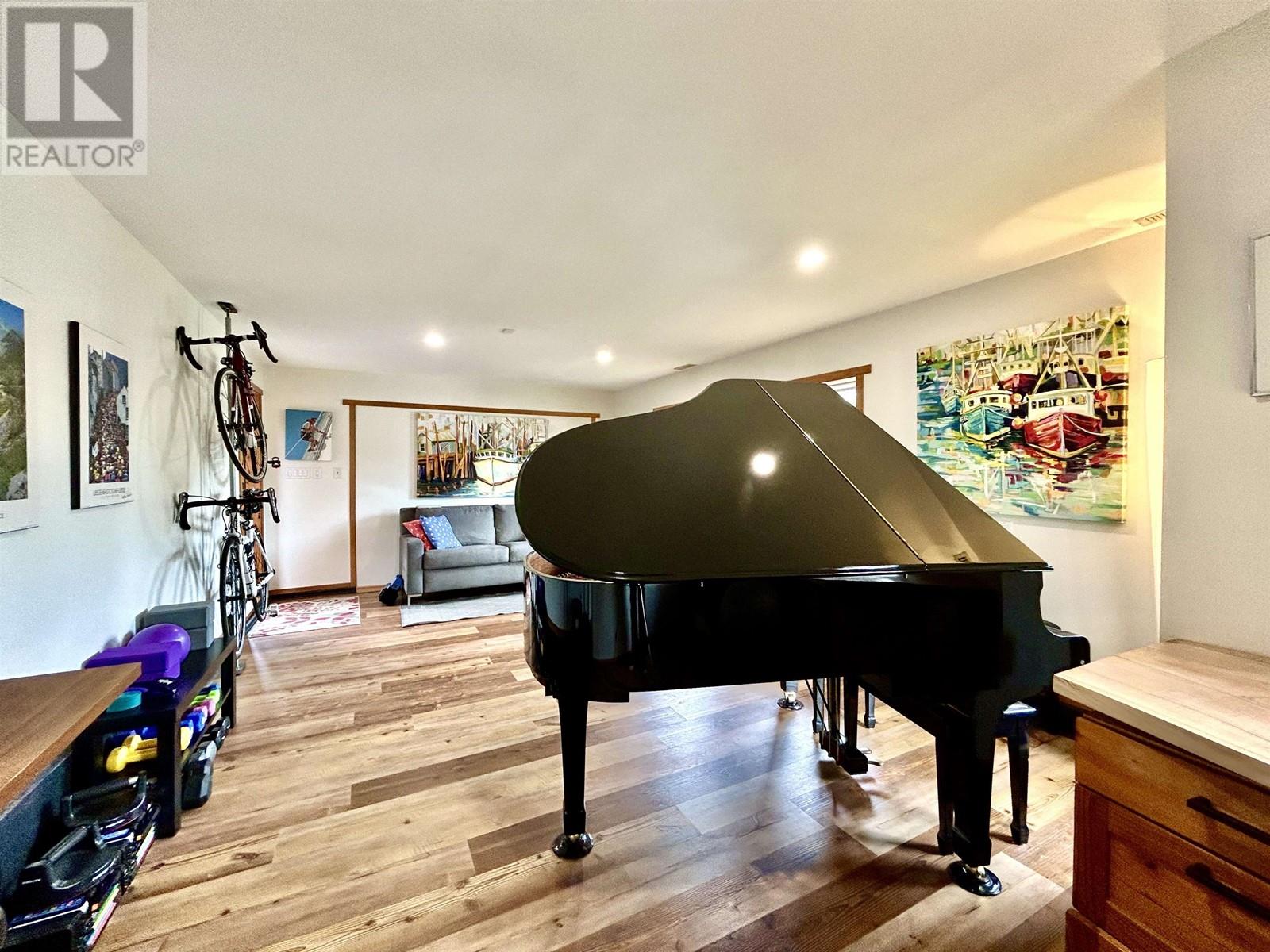 395 Skyline Drive, Gibsons, British Columbia  V0N 1V8 - Photo 31 - R2863040
