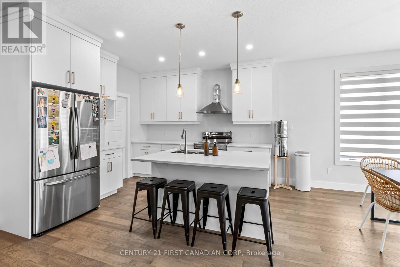 27 Spruce Cres, North Middlesex, Ontario  N0M 2K0 - Photo 6 - X8174614