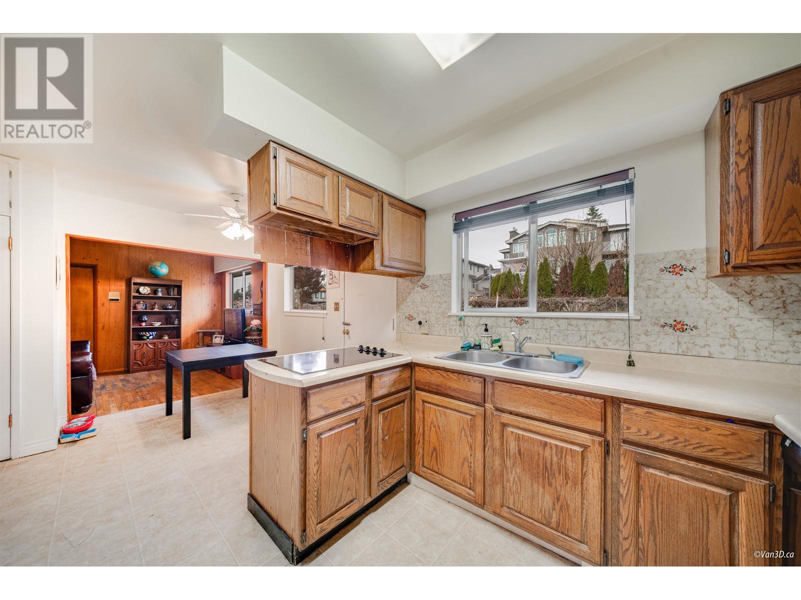 5375 Georgia Street, Burnaby, British Columbia  V5B 1V3 - Photo 5 - R2863089