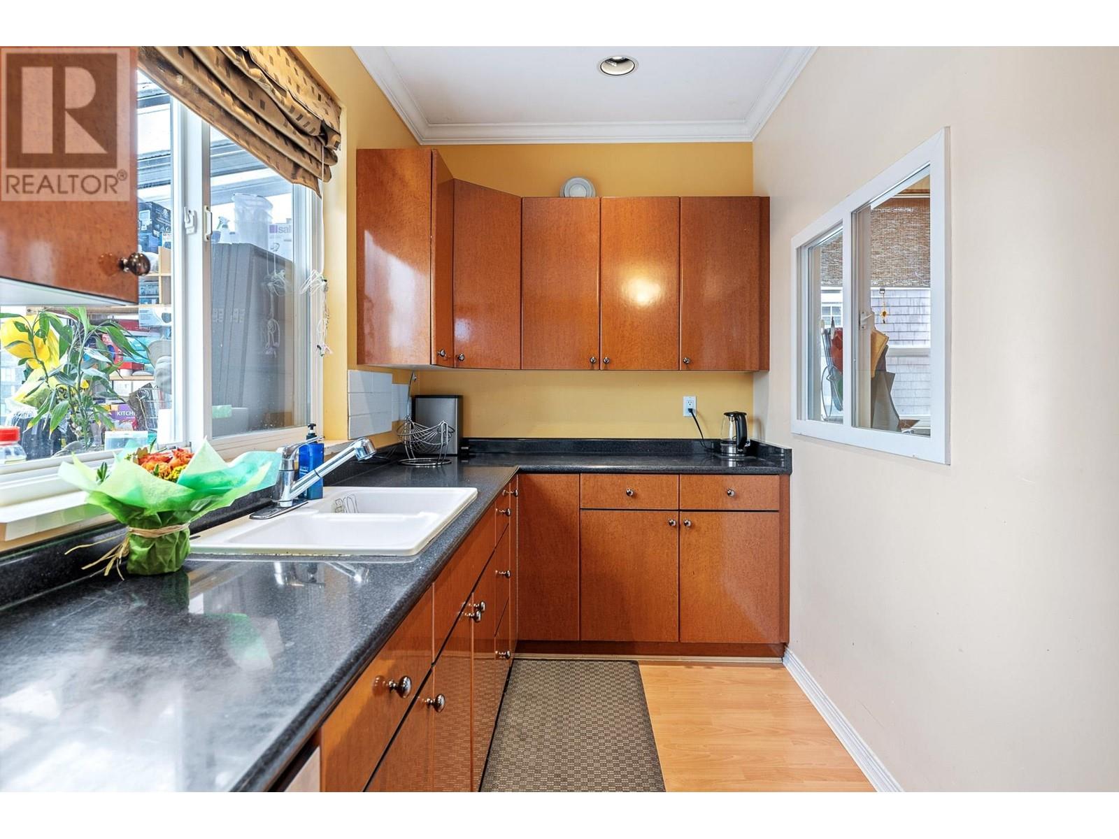 2575 W 10th Avenue, Vancouver, British Columbia  V6K 2J5 - Photo 12 - R2863097