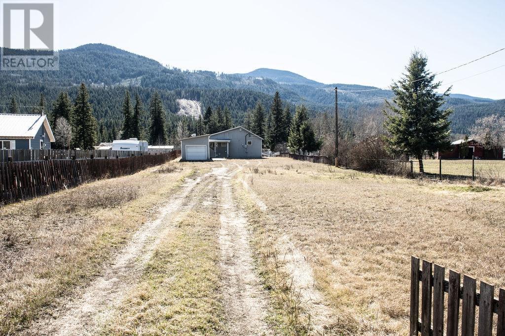 3076 Mccorvie Rd, Clearwater, British Columbia  V0E 3A0 - Photo 2 - 177411