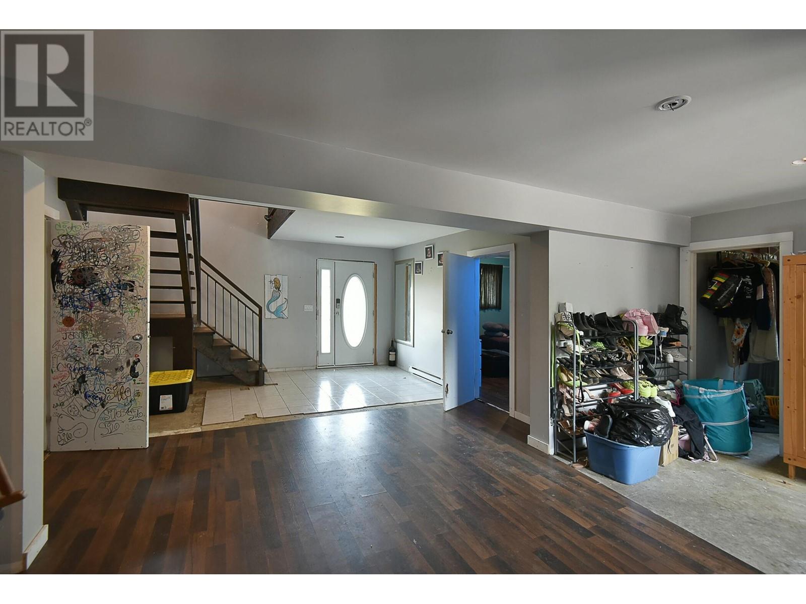 5724 Nickerson Road, Sechelt, British Columbia  V7Z 0M4 - Photo 13 - R2809549