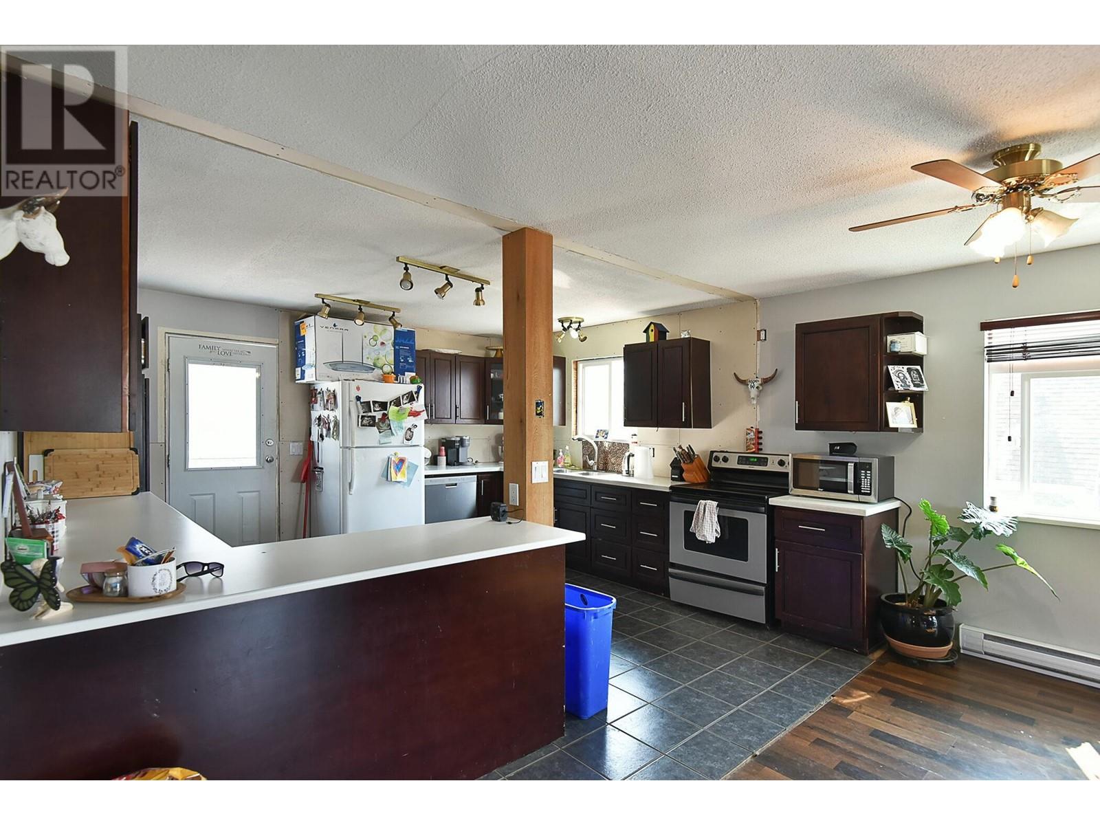 5724 Nickerson Road, Sechelt, British Columbia  V7Z 0M4 - Photo 3 - R2809549
