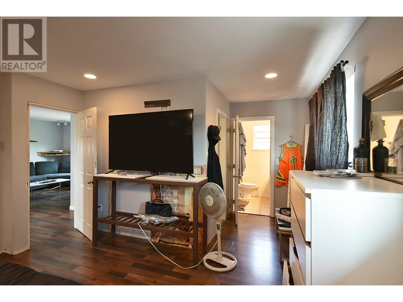 5724 Nickerson Road, Sechelt, British Columbia  V7Z 0M4 - Photo 16 - R2809549