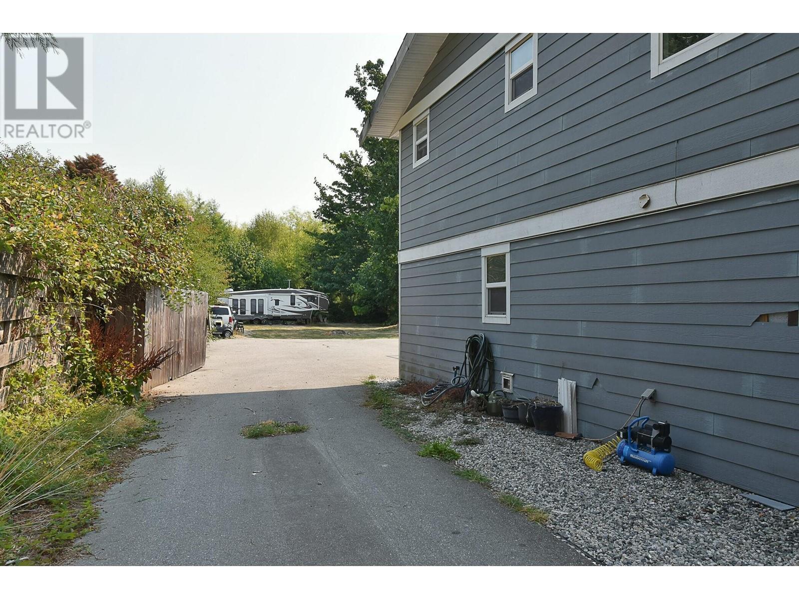5724 Nickerson Road, Sechelt, British Columbia  V7Z 0M4 - Photo 32 - R2809549