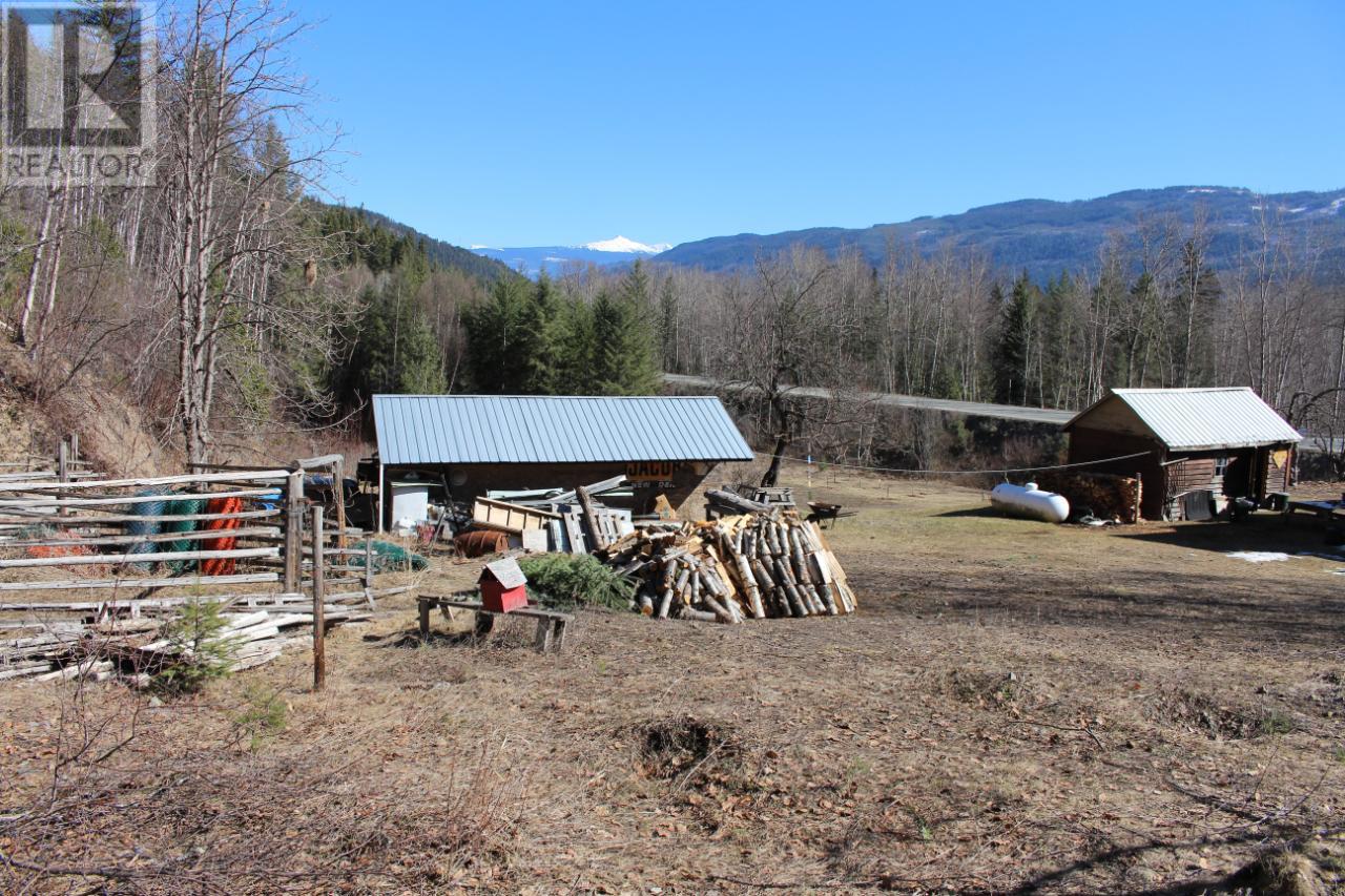 2605 Yellowhead Hwy, Little Fort, British Columbia   - Photo 20 - 177430