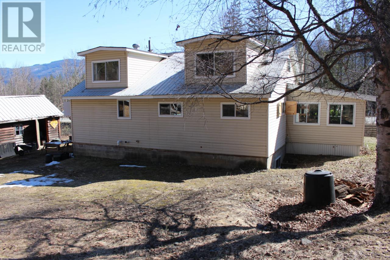 2605 Yellowhead Hwy, Little Fort, British Columbia   - Photo 23 - 177430