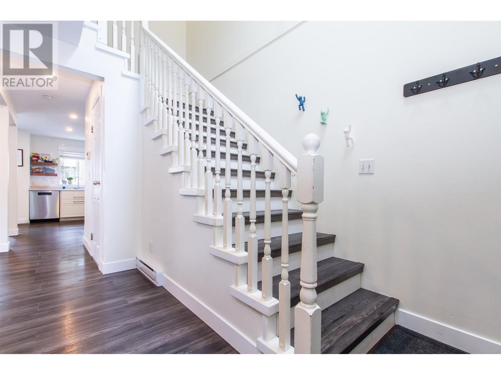 3 38468 Wilson Crescent, Squamish, British Columbia  V8B 0C2 - Photo 3 - R2863206