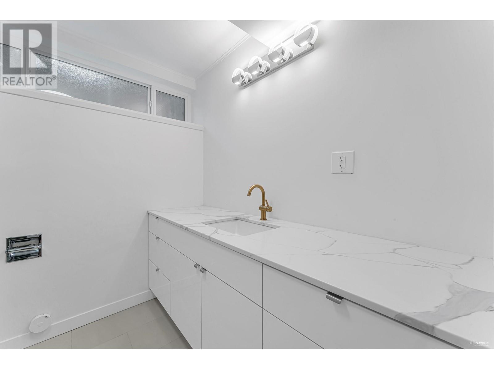 734 Crystal Court, North Vancouver, British Columbia  V7R 2B5 - Photo 27 - R2863190
