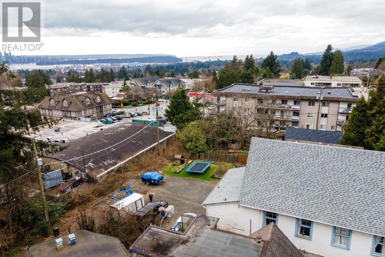 131 E Kings Road, North Vancouver, British Columbia  V7N 1H4 - Photo 2 - R2863252