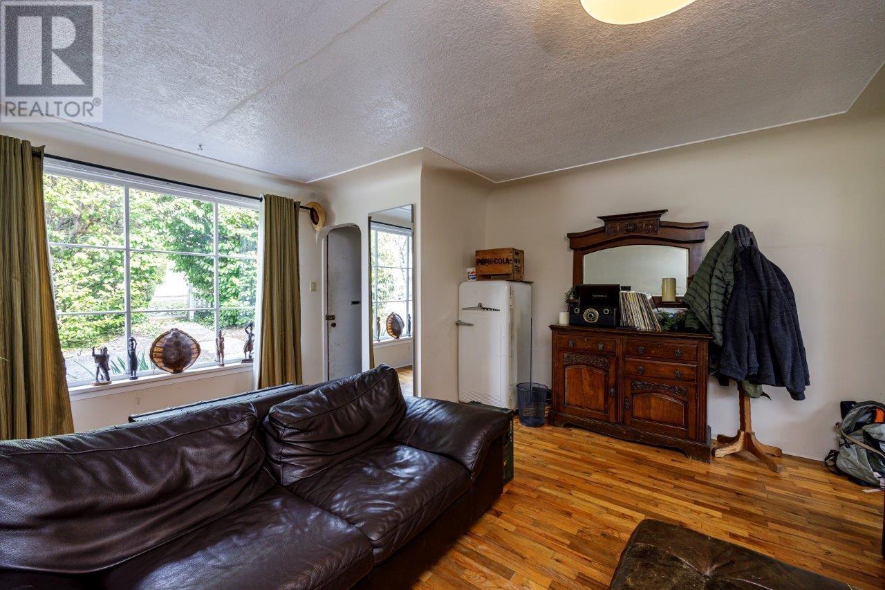 119 E Kings Road, North Vancouver, British Columbia  V7N 1H4 - Photo 3 - R2863254