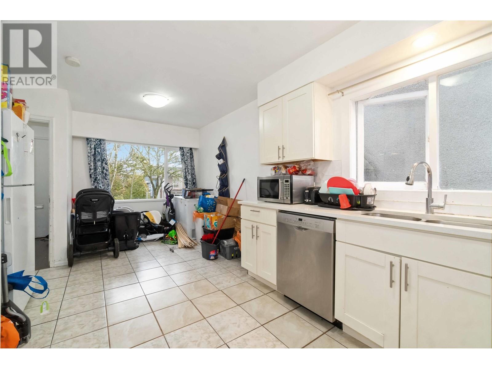 5735 Earles Street, Vancouver, British Columbia  V5R 3S4 - Photo 9 - R2863227