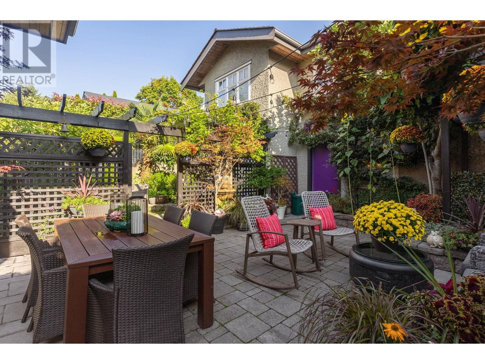 1251 Marine Drive, West Vancouver, British Columbia  V7T 1B4 - Photo 1 - R2863214