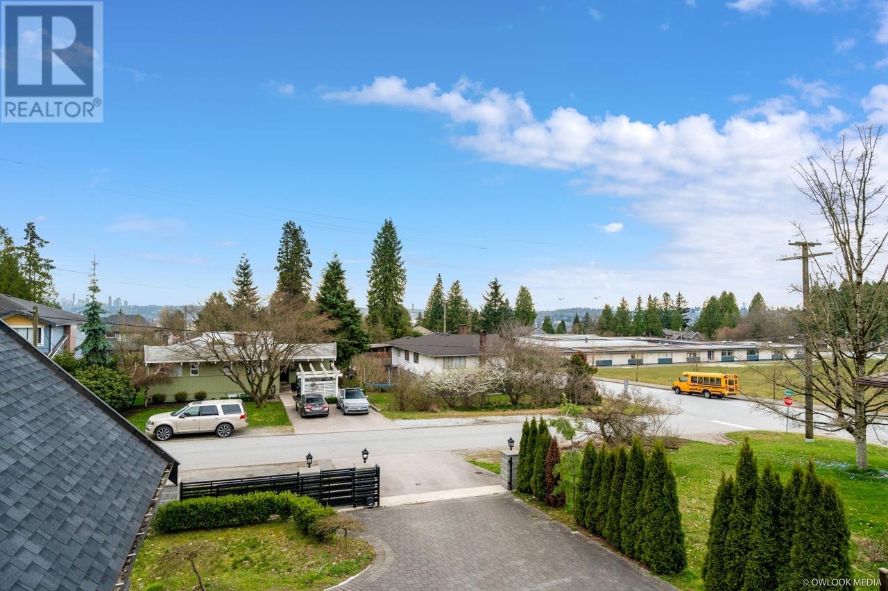 909 Charland Avenue, Coquitlam, British Columbia  V3K 3K5 - Photo 2 - R2863344