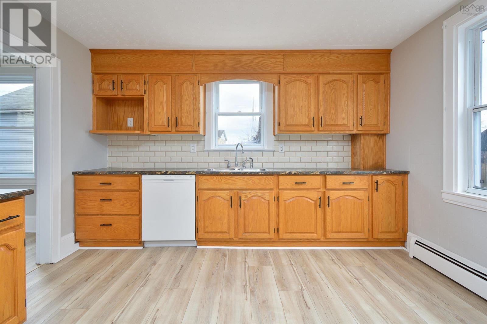 13 Havelock Street, Sydney, Nova Scotia  B1P 1R6 - Photo 5 - 202405514
