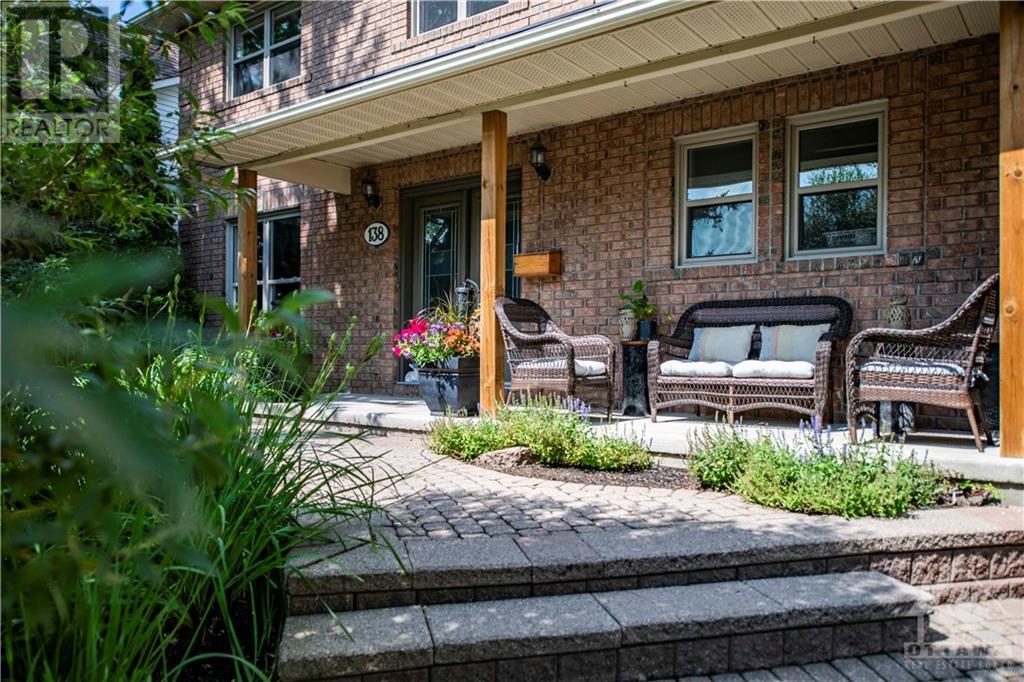 138 Lanigan Crescent, Stittsville, Ontario  K2S 1B9 - Photo 3 - 1383269
