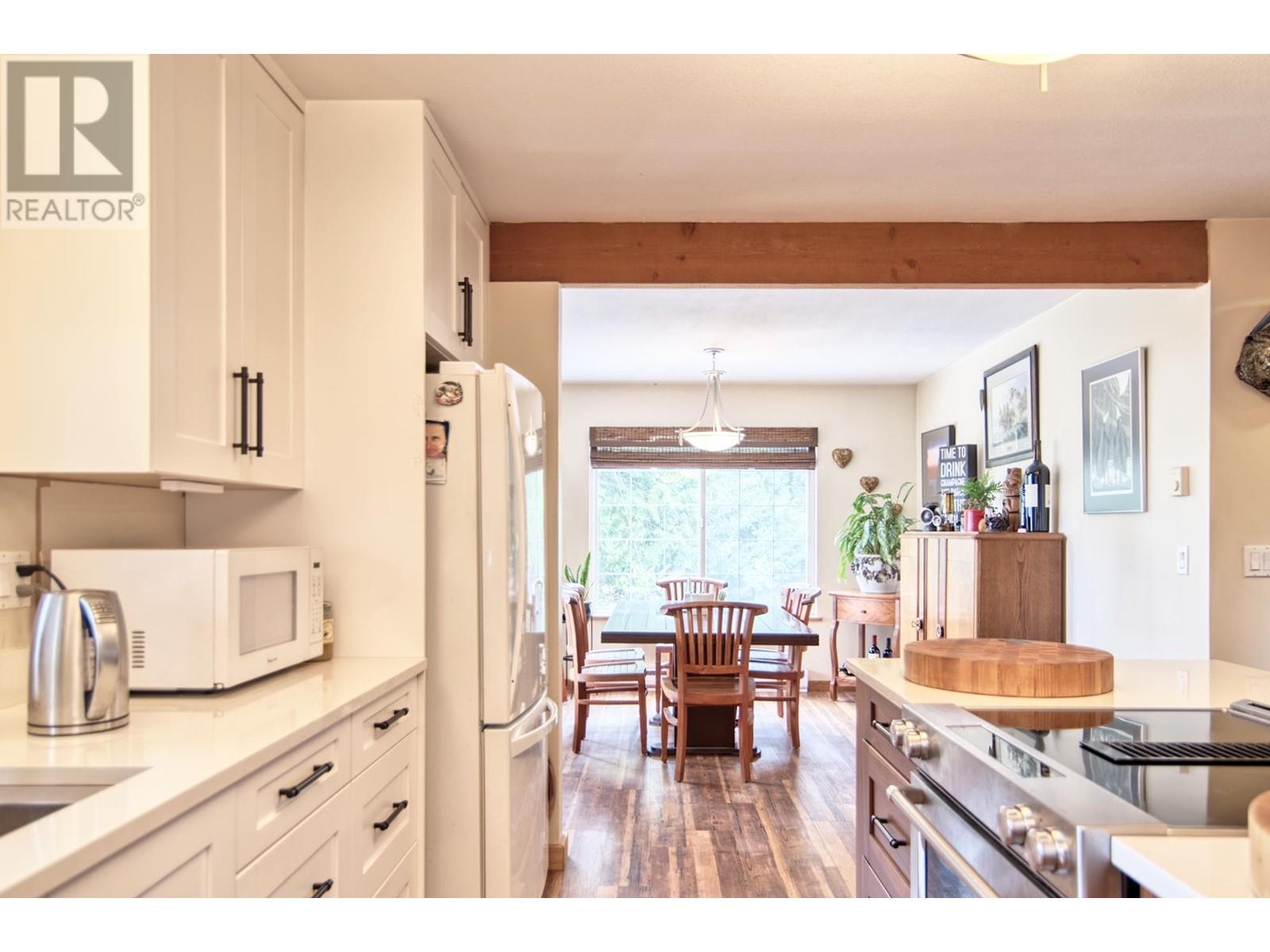 8034 Redrooffs Road, Halfmoon Bay, British Columbia  V0N 1Y1 - Photo 10 - R2863415