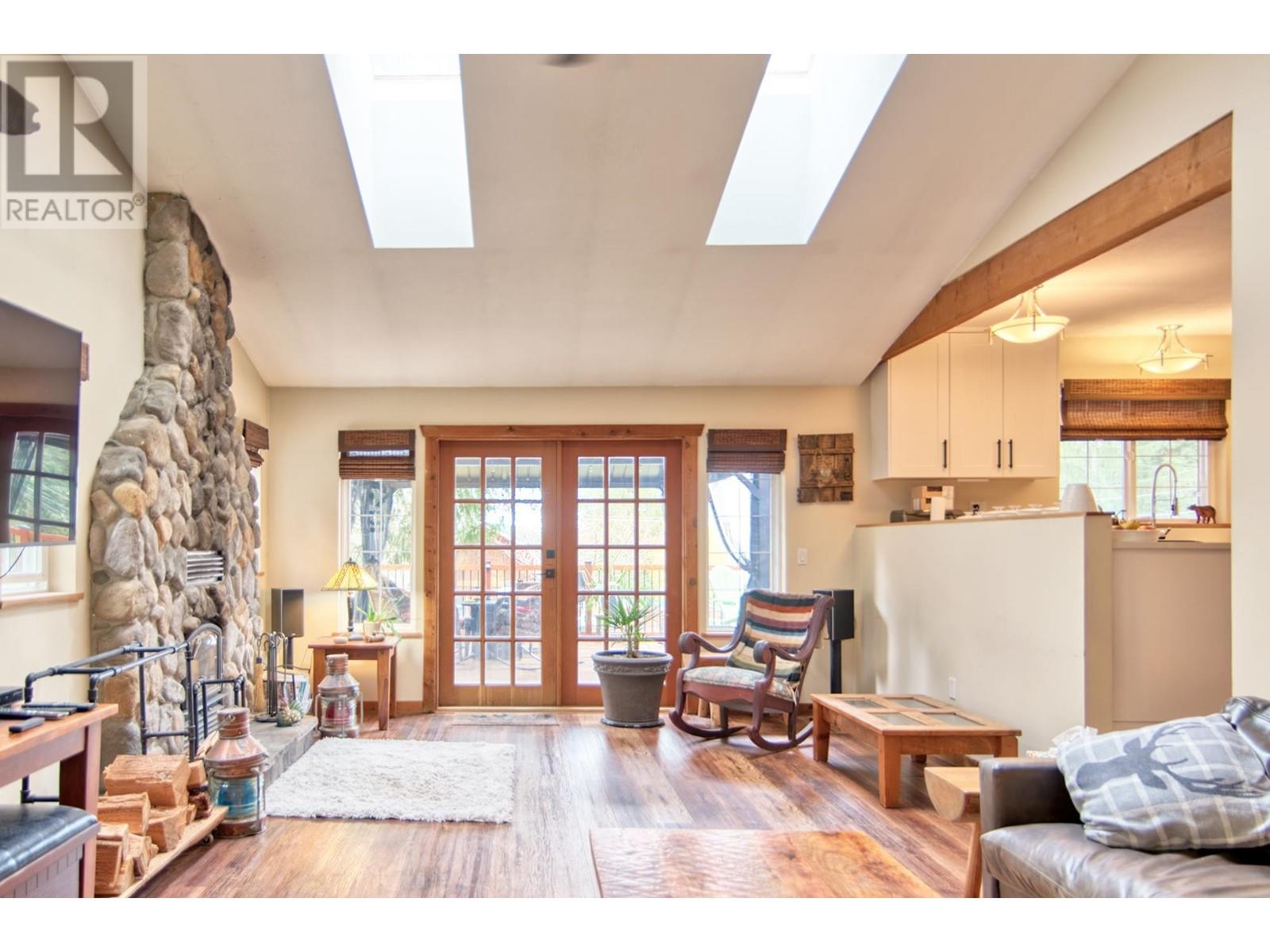 8034 Redrooffs Road, Halfmoon Bay, British Columbia  V0N 1Y1 - Photo 11 - R2863415