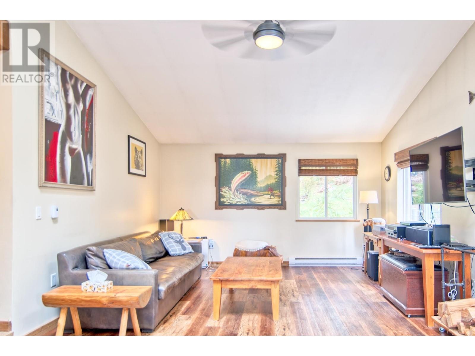 8034 Redrooffs Road, Halfmoon Bay, British Columbia  V0N 1Y1 - Photo 12 - R2863415