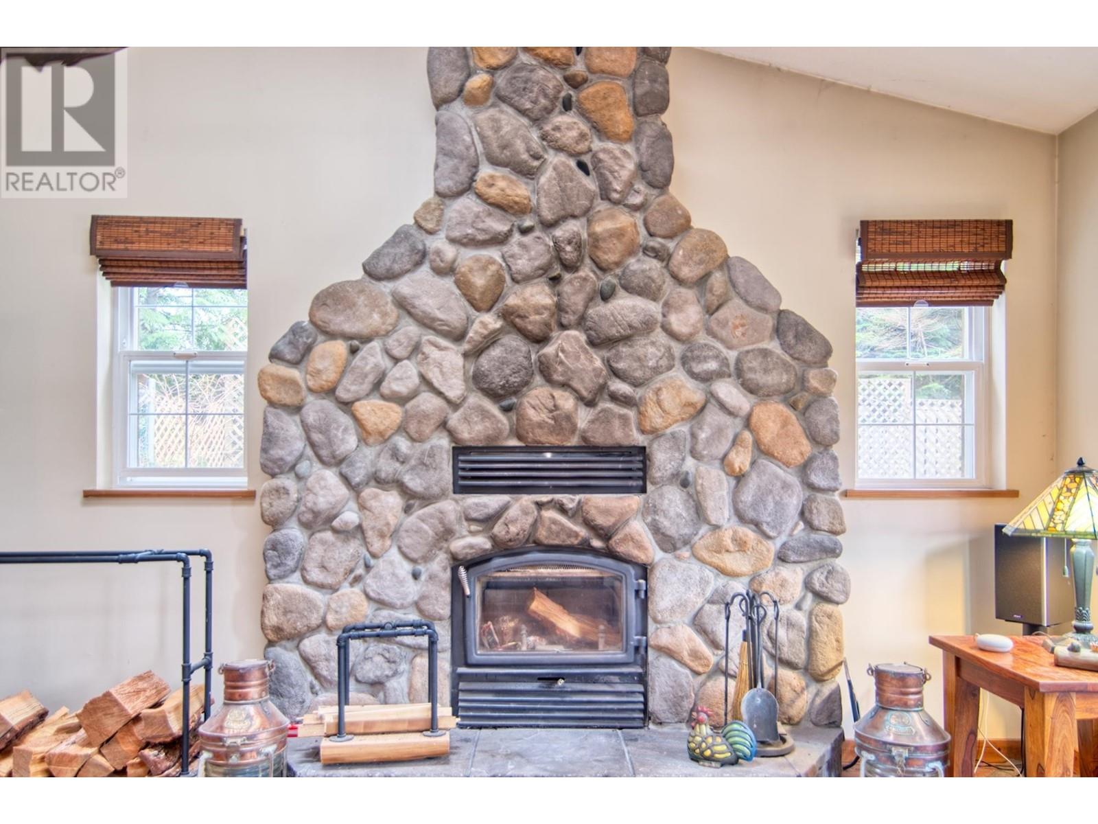 8034 Redrooffs Road, Halfmoon Bay, British Columbia  V0N 1Y1 - Photo 13 - R2863415