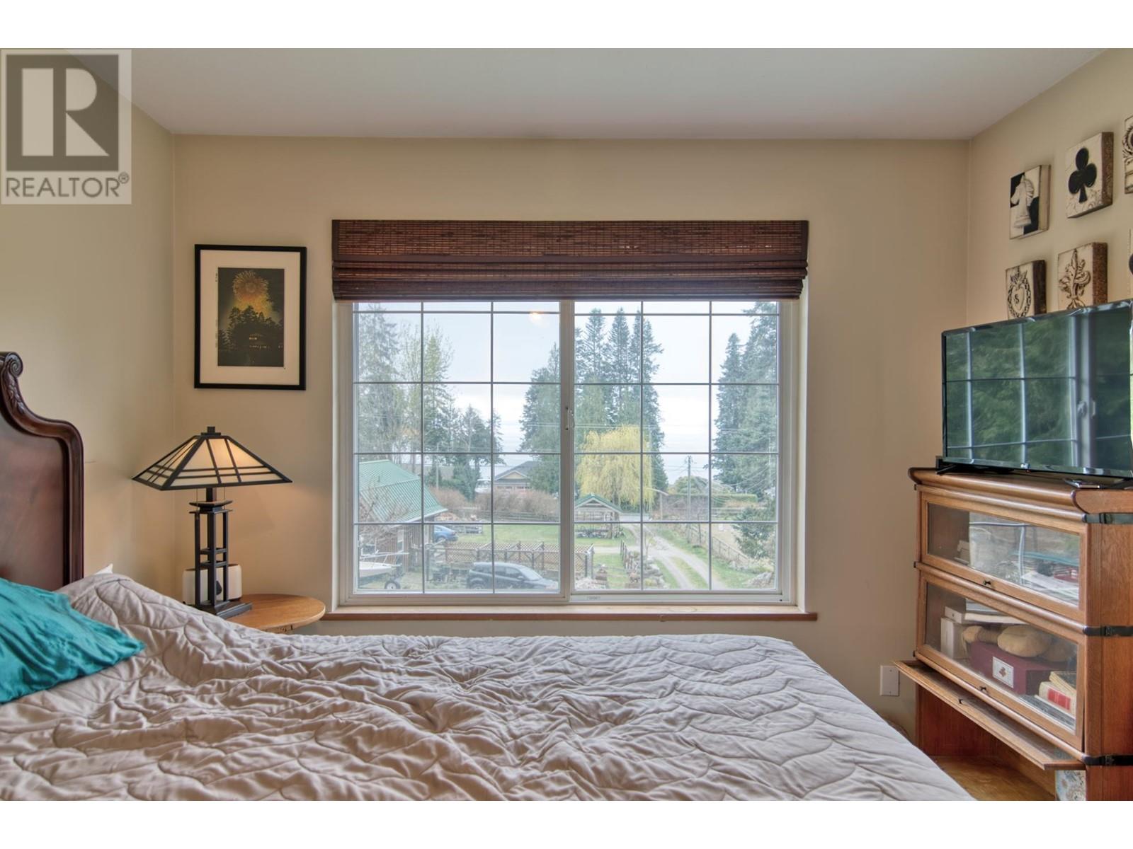 8034 Redrooffs Road, Halfmoon Bay, British Columbia  V0N 1Y1 - Photo 16 - R2863415