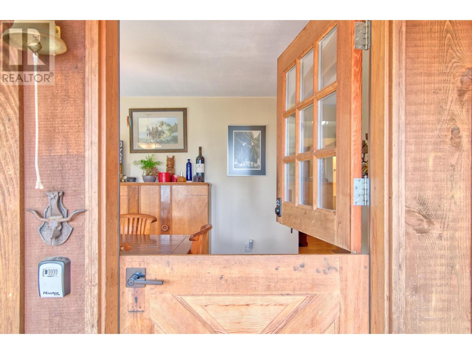 8034 Redrooffs Road, Halfmoon Bay, British Columbia  V0N 1Y1 - Photo 5 - R2863415