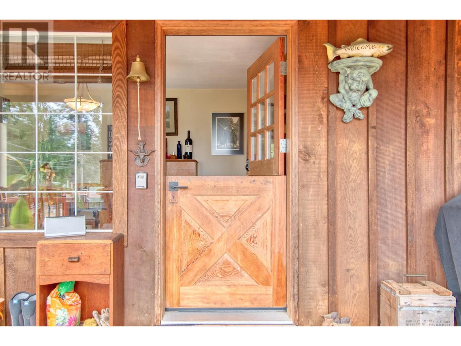 8034 Redrooffs Road, Halfmoon Bay, British Columbia  V0N 1Y1 - Photo 6 - R2863415