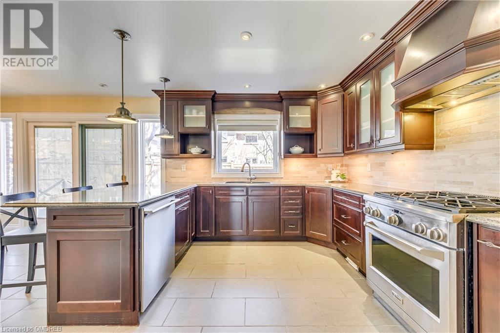 2155 Pineview Drive, Oakville, Ontario  L6H 5M3 - Photo 4 - 40554740