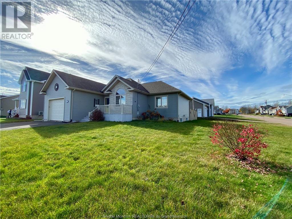 162 Oak Ridge Dr, Moncton, New Brunswick  E1G 0M2 - Photo 2 - M158248