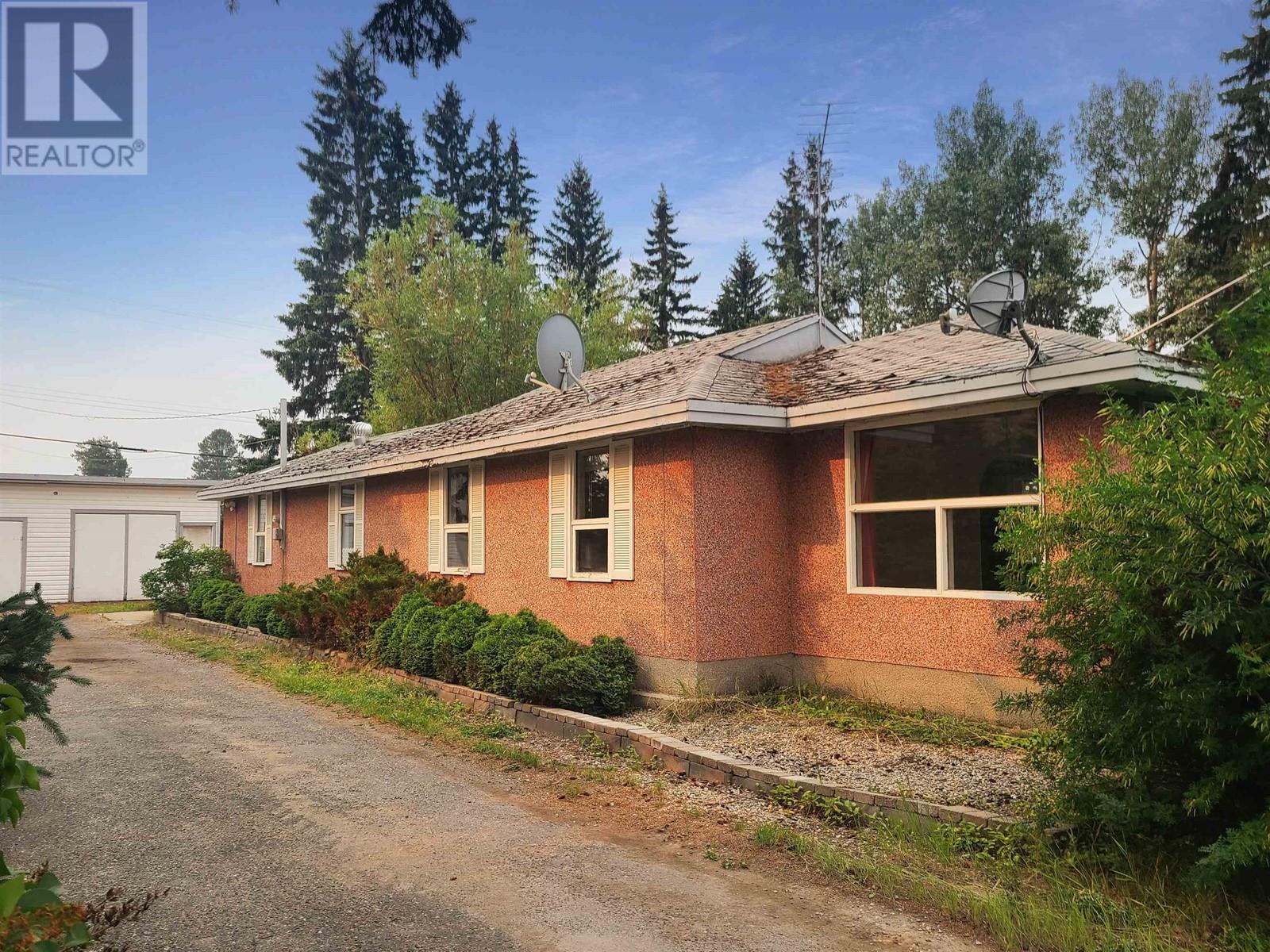 1275 4th Avenue, Valemount, British Columbia  V0E 2Z0 - Photo 1 - R2863442
