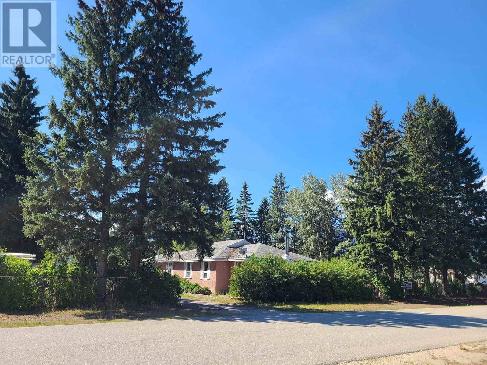 1275 4th Avenue, Valemount, British Columbia  V0E 2Z0 - Photo 2 - R2863442