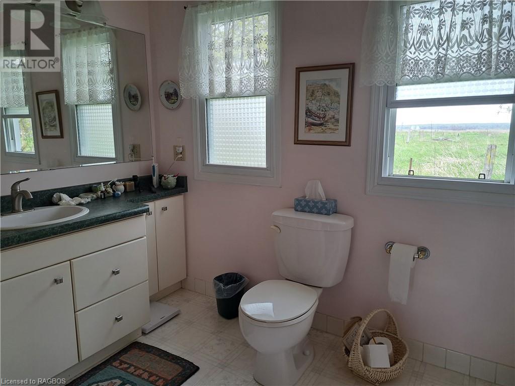 2886 6 Highway, Northern Bruce Peninsula, 2 Bedrooms Bedrooms, ,1 BathroomBathrooms,Single Family,For Sale,6,40562535